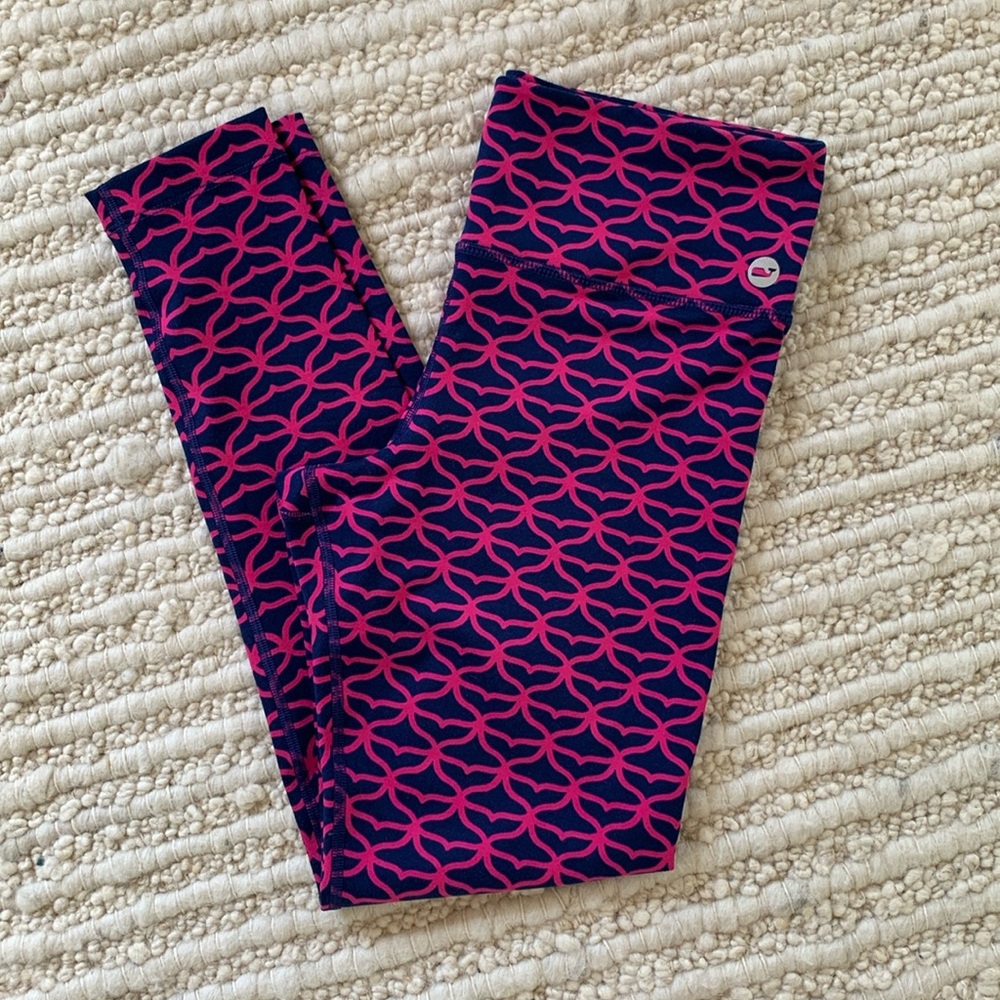 Vineyard Vines pink and navy whale tail leggings size Small